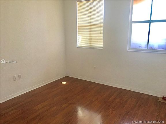 4th image of 706 SW 107th Ave #507