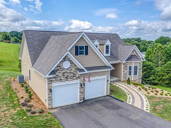 2nd image of 35 Watch Hill Cir