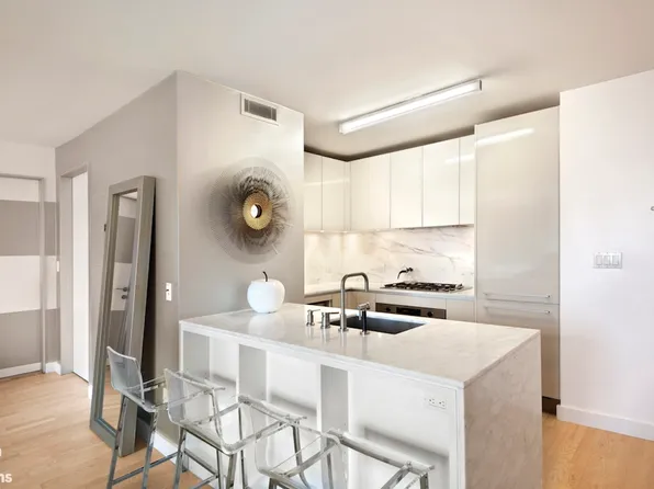 322 W 57th St, New York, NY