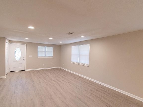 3rd image of 1414 N Green St