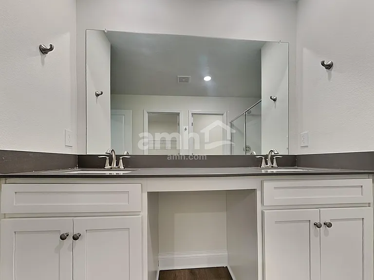 1043 Grafton Ridge Dr — Photo 16