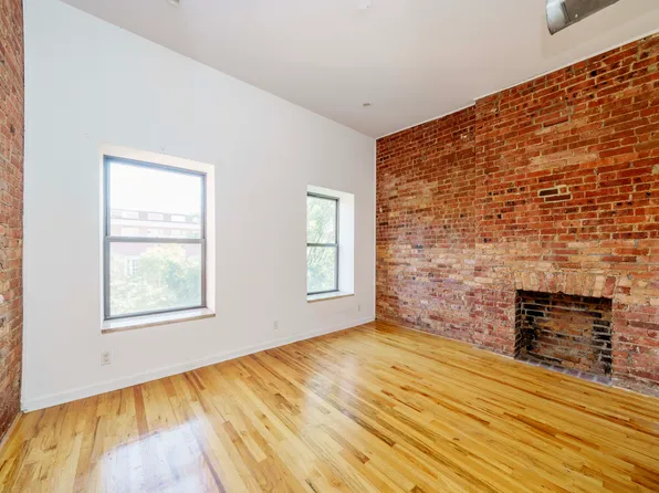 289 Pleasant Avenue image 1 of 5