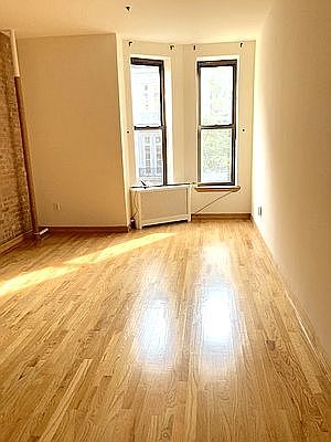 4th image of 45 W 74th St #8