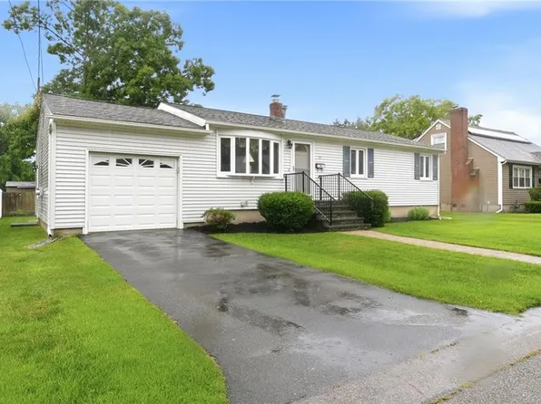 115 Thurston St, Riverside, RI 02915