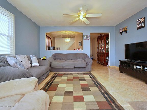 4th image of 208 Robinson Ave