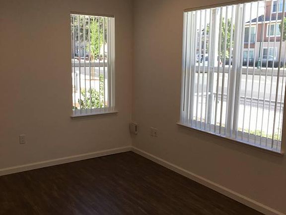 4th image of 99 Kendall Way #20