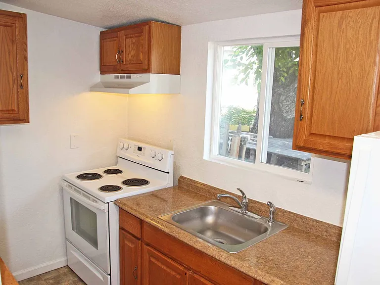 18493 Rozier St — Photo 14