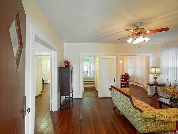 3rd image of 1538 W GRAMERCY PL