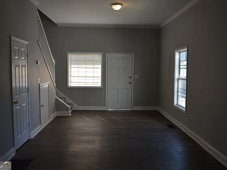 910 McDaniel St SW — Photo 2