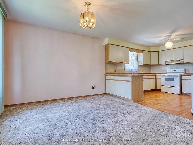 7740 Chorozy St — Photo 10