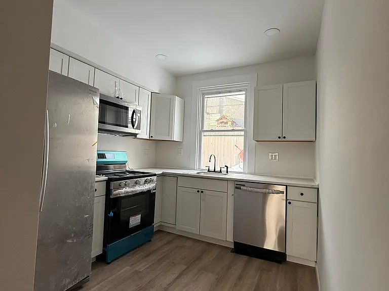 953 Roup Ave — Photo 4
