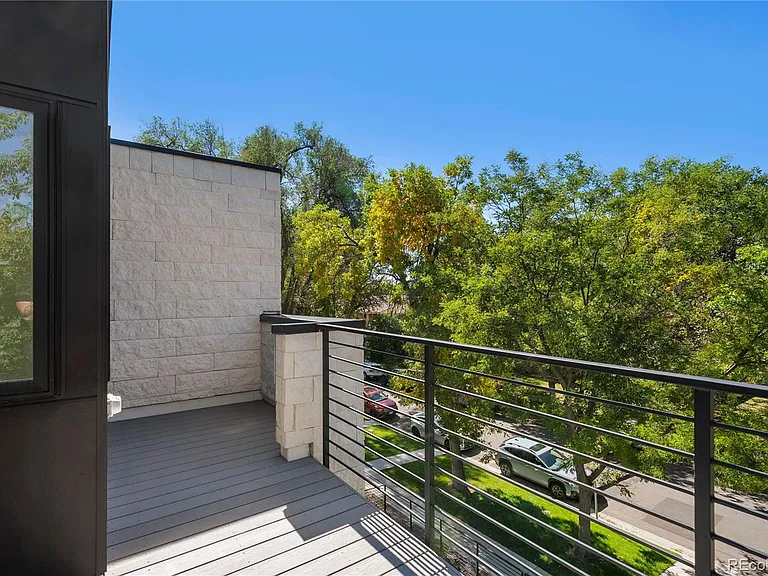 588 Adams St — Photo 30