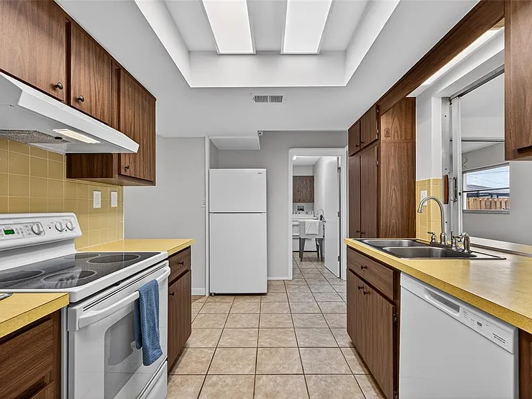 430 Sunnyside Dr — Photo 10