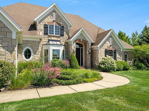 2nd image of 204 SW Camden Dr