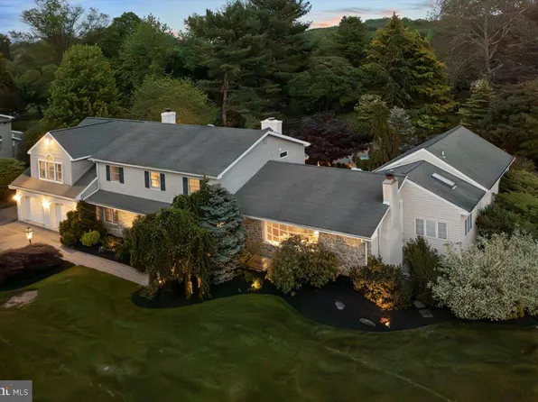 81 Woodview Dr, Doylestown, PA 18901
