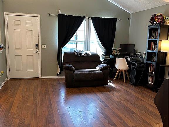 4th image of 10108 S Douglas Ave