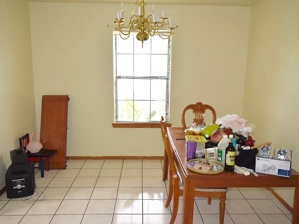 1st image of 615 Mesquital Ave