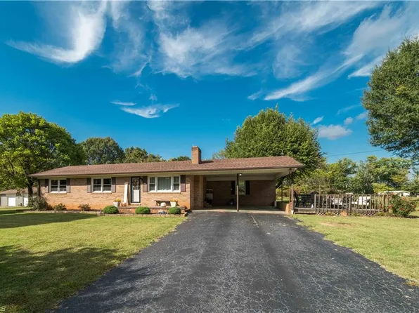 3528 Key St, Hamptonville, NC 27020