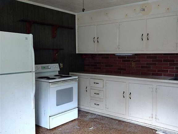3rd image of 2418 Hencye Dr
