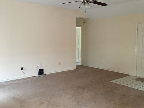 3rd image of 2511 Carrie Ln