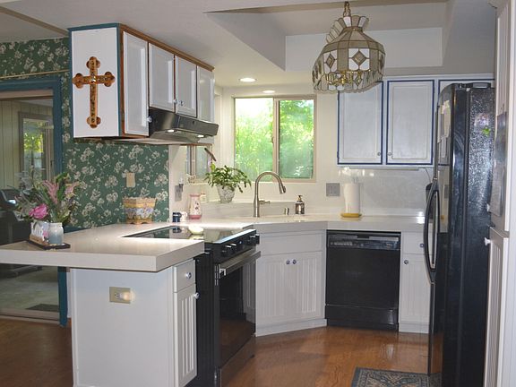 2nd image of 6671 Creekside St