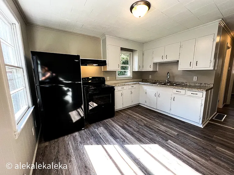 1006 E Devonshire St — Photo 4