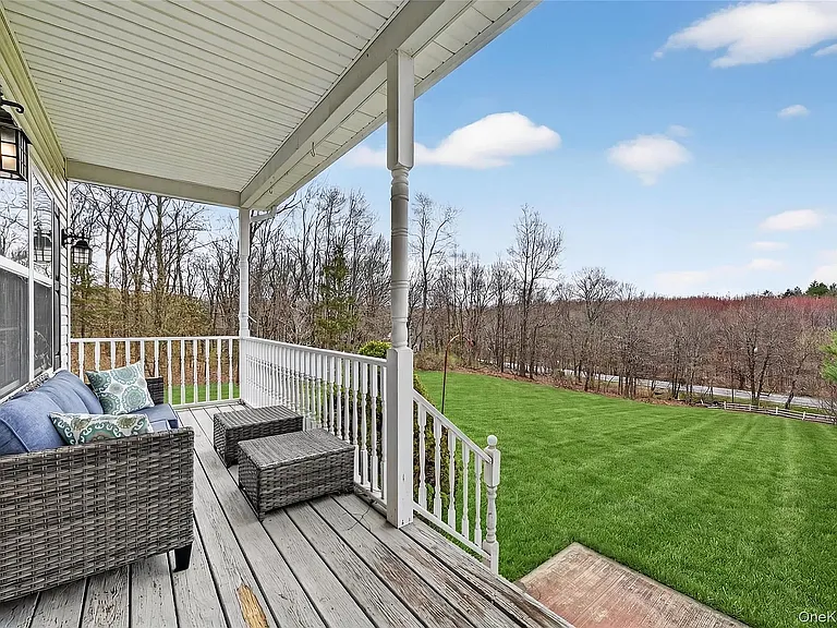 1071 Craigville Rd — Photo 2