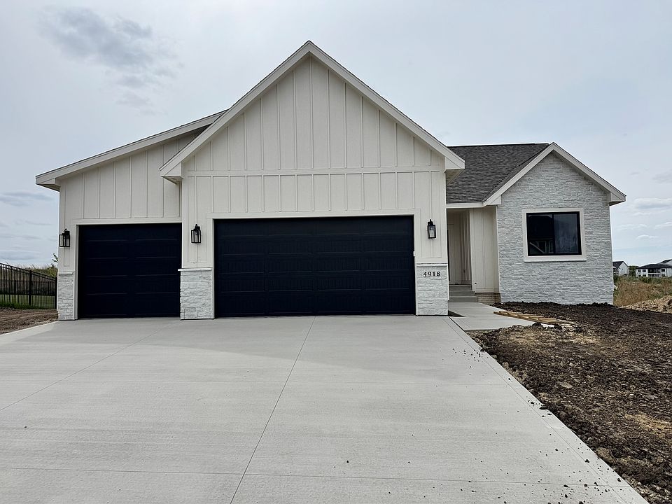 1st image of 4918 162nd St