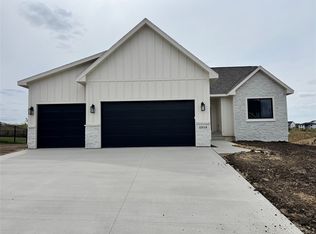 4918 162nd St, Urbandale, IA 50323
