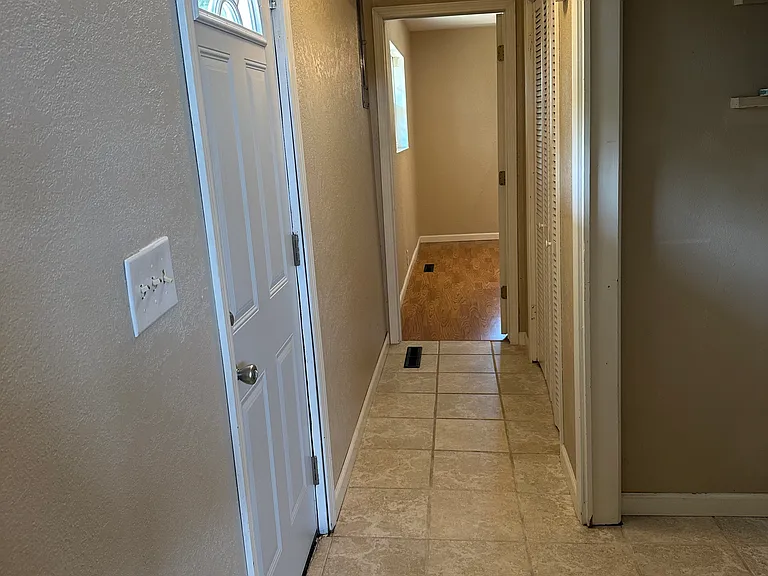 1610 S Saint Louis Ave #1 — Photo 24