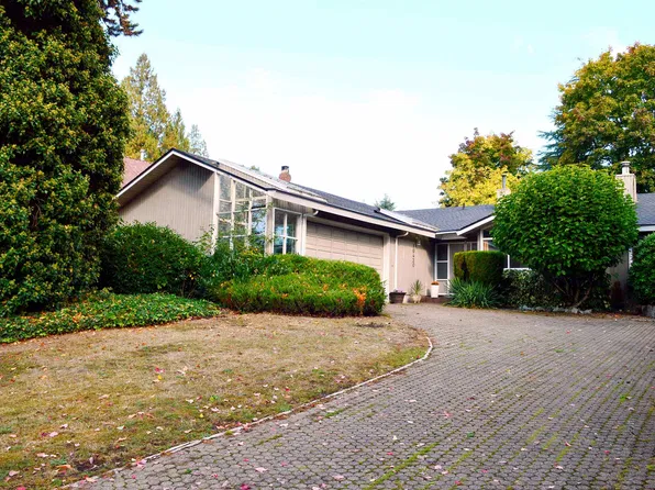 10430 Fraserglen Dr, Surrey, BC V4N 1T5