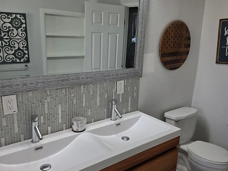 947 Hanover St — Photo 15