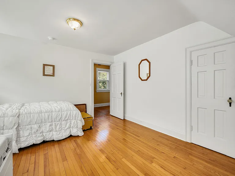 122 Hanover Ave — Photo 16