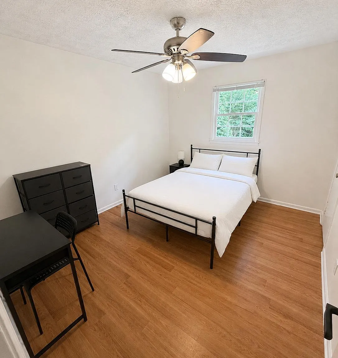 4 bed, 3.0 bath, 3000 sqft, $1,403 — Photo 1