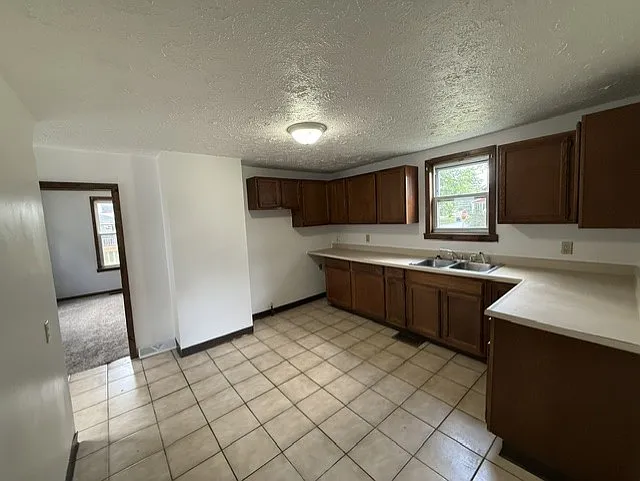 421 N Cedar Ave — Photo 5