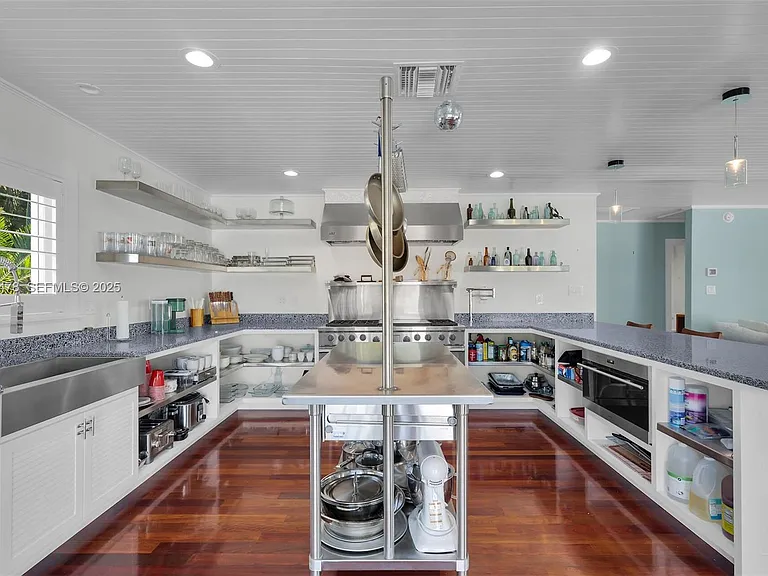 232 W Seaview Dr — Photo 28