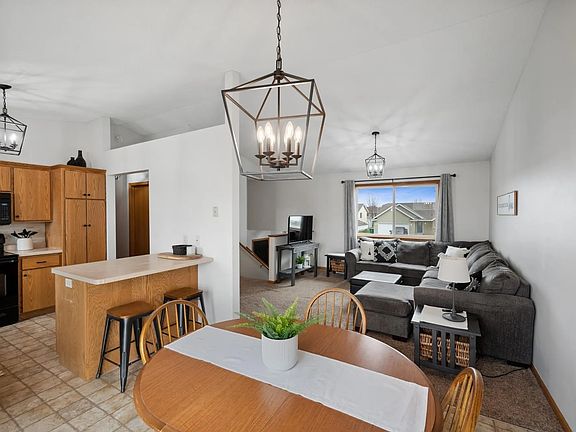 5th image of 1609 Forest Glen Cir