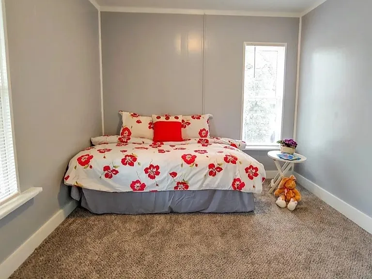 629 E Maple St — Photo 19