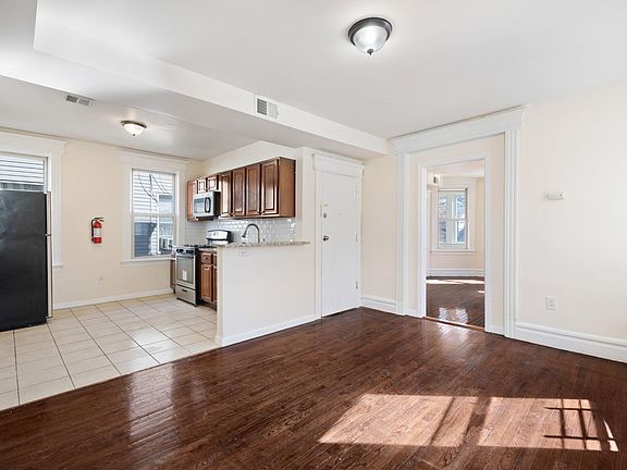 2nd image of 226 N 11th St Floor 2