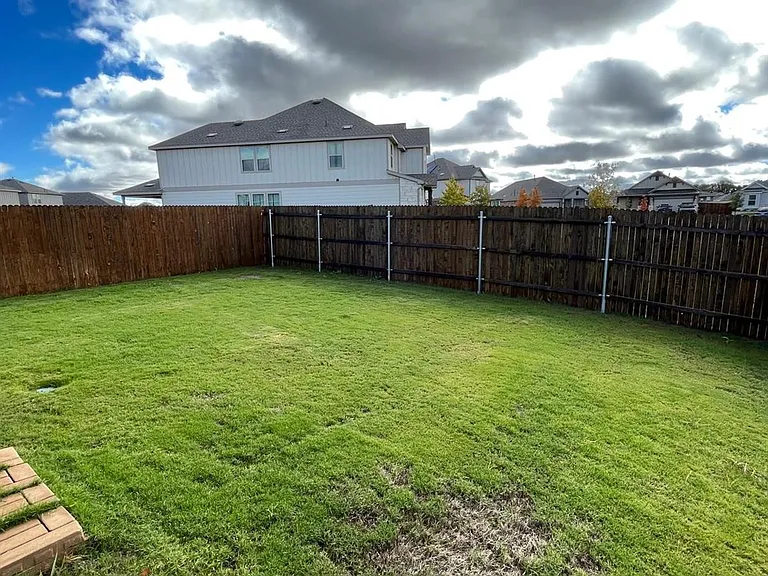 221 Compania Dr — Photo 26