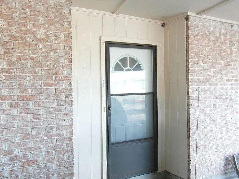8104 Sonnet Ave — Photo 3