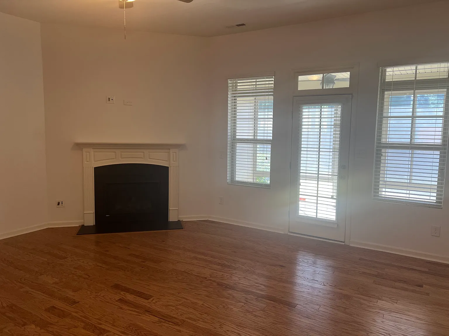 3 bed, 2503 sqft, $2,295 — Photo 4