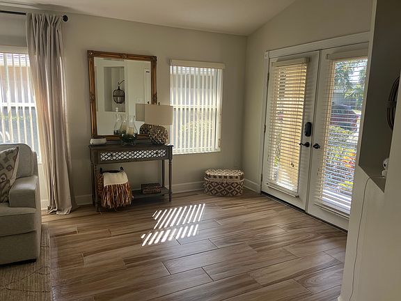 3rd image of 1209 Crown Pointe Ln