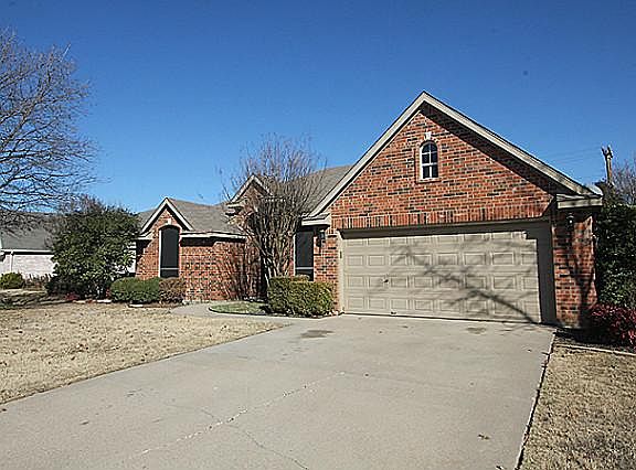 3rd image of 1807 Parkwood Dr