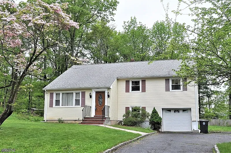 4 bed, 2.5 bath, 1778 sqft, $4,500 — Photo 1