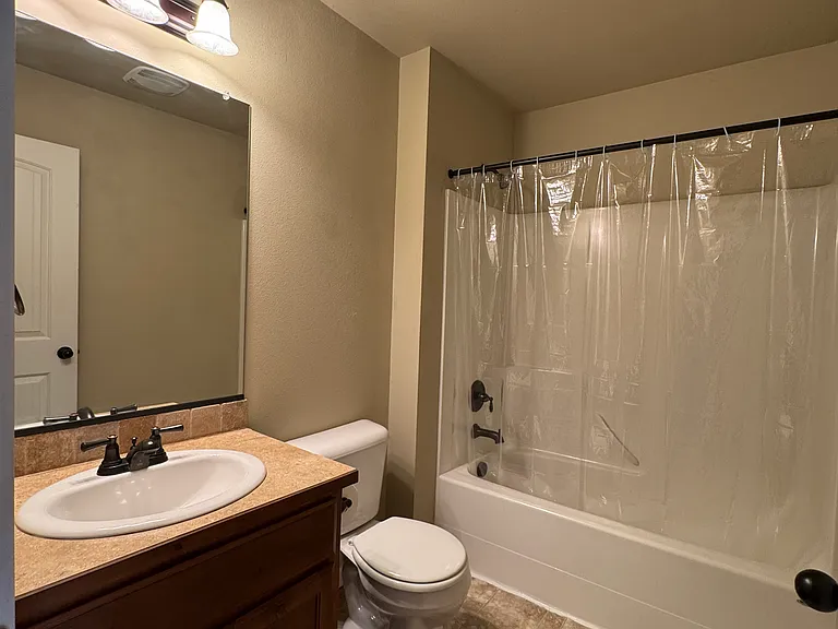 Upstairs full bathroom