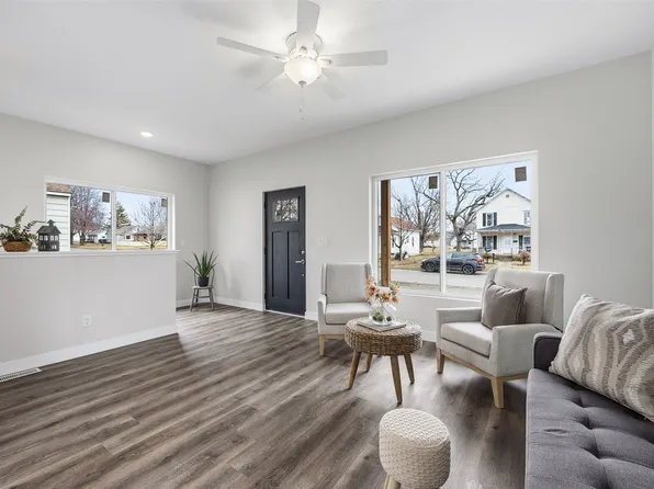 105 Mulberry St, Tipton, IA 52772