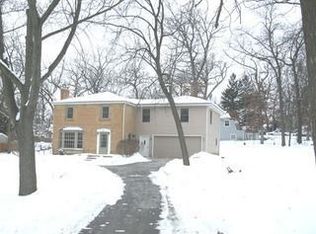 2801 Spring Rd, Mccullom Lake, IL 60050