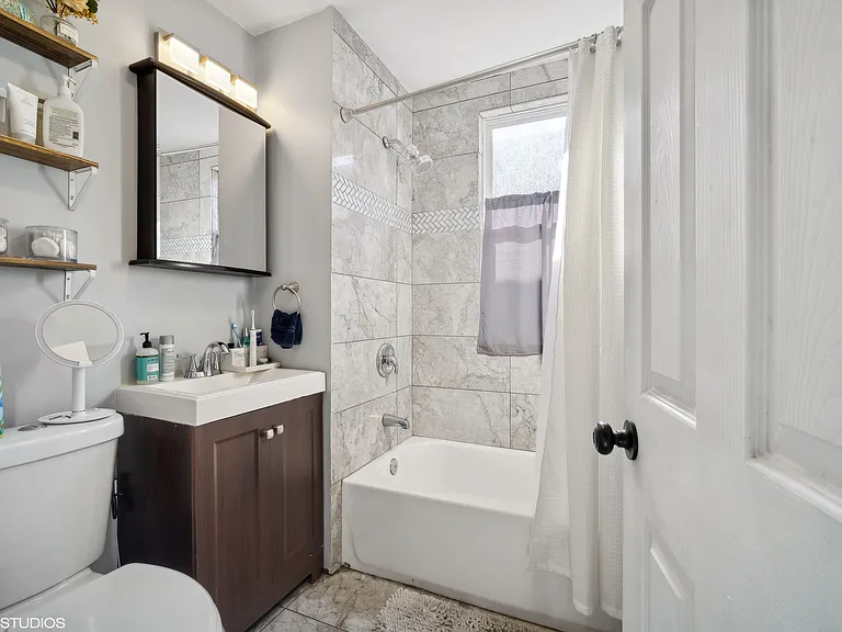 2439 N Harding Ave #2F — Photo 10