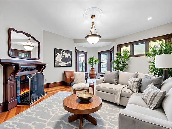 2nd image of 270 Winthrop St #2